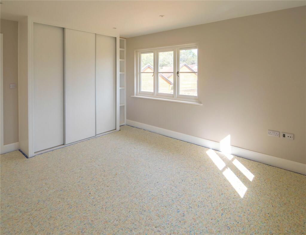 6 bedroom detached house for sale in Horns Corner, Catsfield, TN33