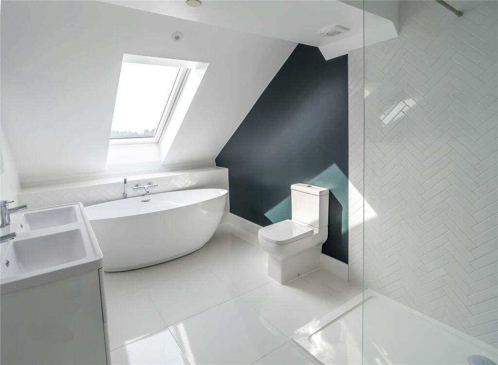 6 bedroom detached house for sale in Horns Corner, Catsfield, TN33