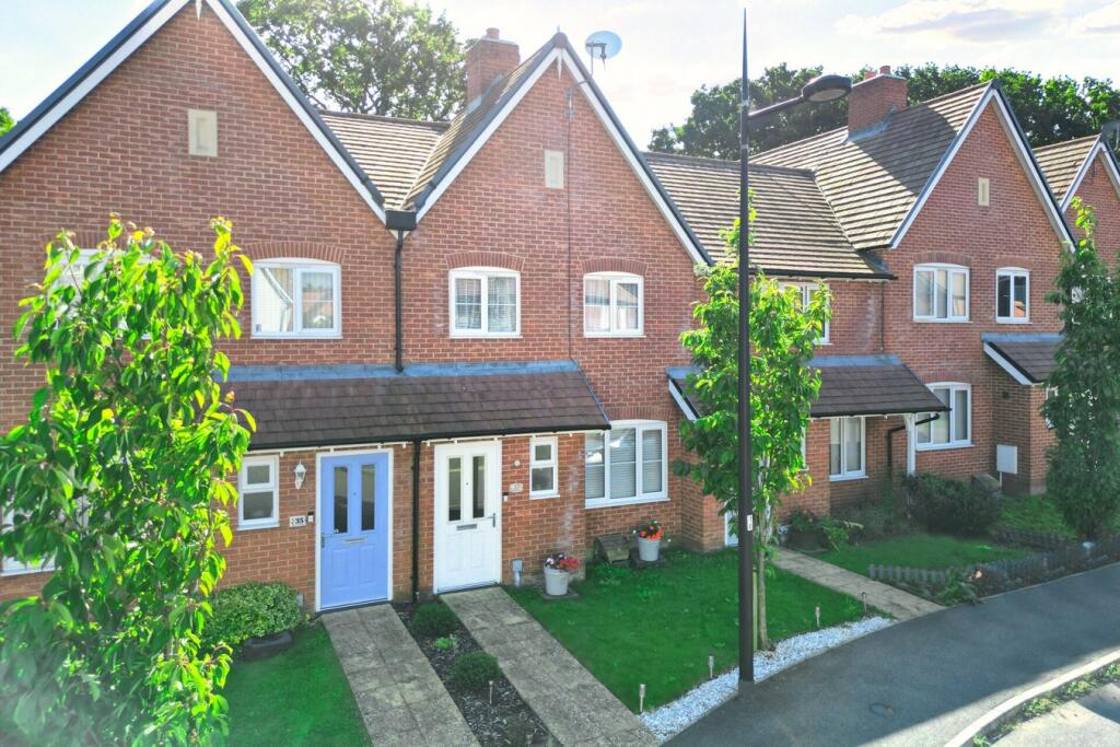 3 bedroom terraced house for sale in Highgrove Crescent, Polegate, BN26