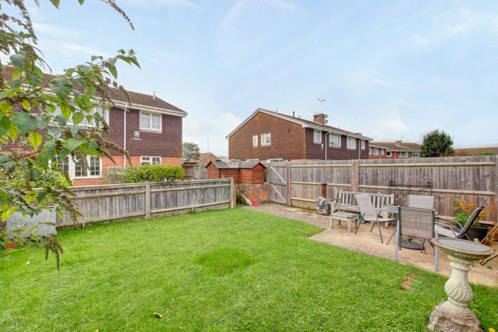 2 bedroom for sale in Anglesey Avenue, Hailsham, BN27