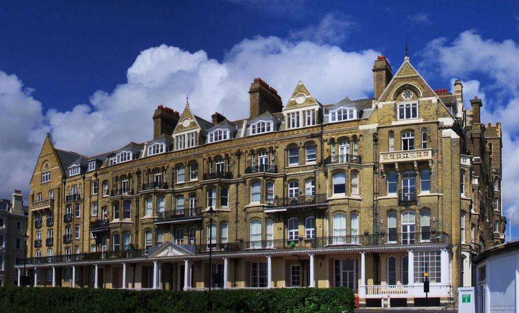 2 bedroom flat for rent in Victoria Parade, Ramsgate, CT11