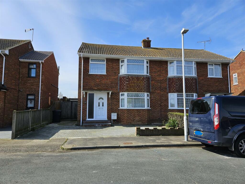3 bedroom semi-detached house for rent in Wantsume Lees, Sandwich, CT13