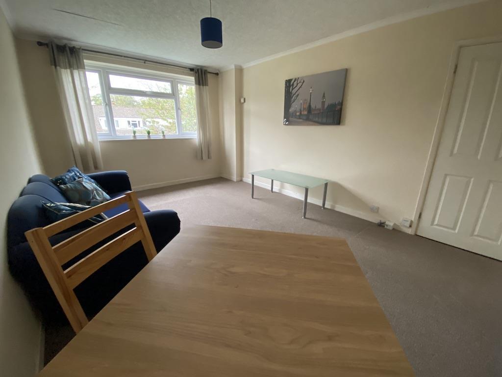 2 bedroom flat for sale in Old Manor Court, Ifield Green, Crawley, RH11