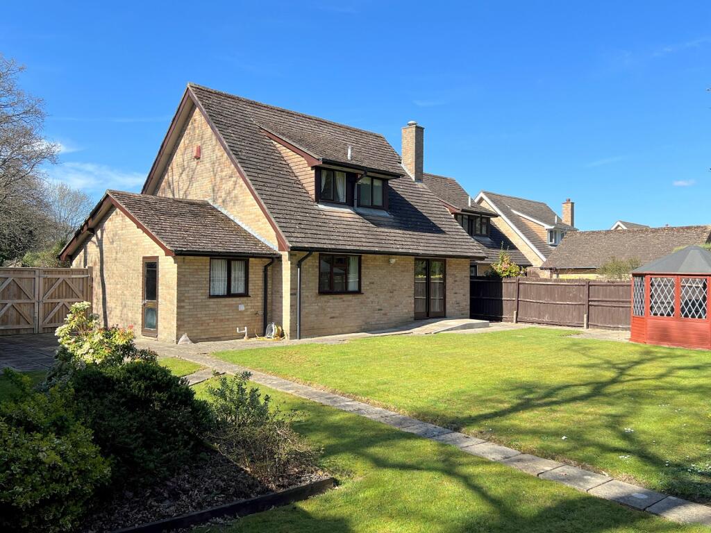 Main image of property: Mendip Close, New Milton, Hampshire. BH25 6TY