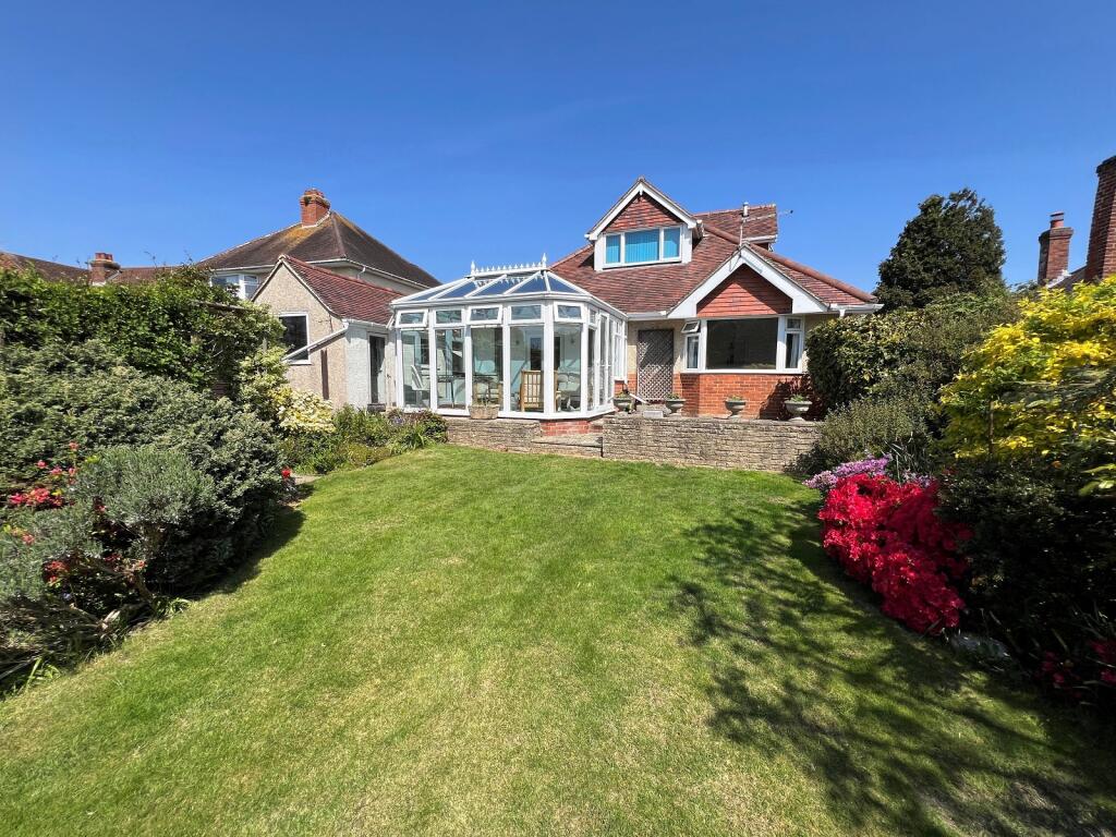 Main image of property: South Avenue, New Milton, Hampshire. BH25 6EY