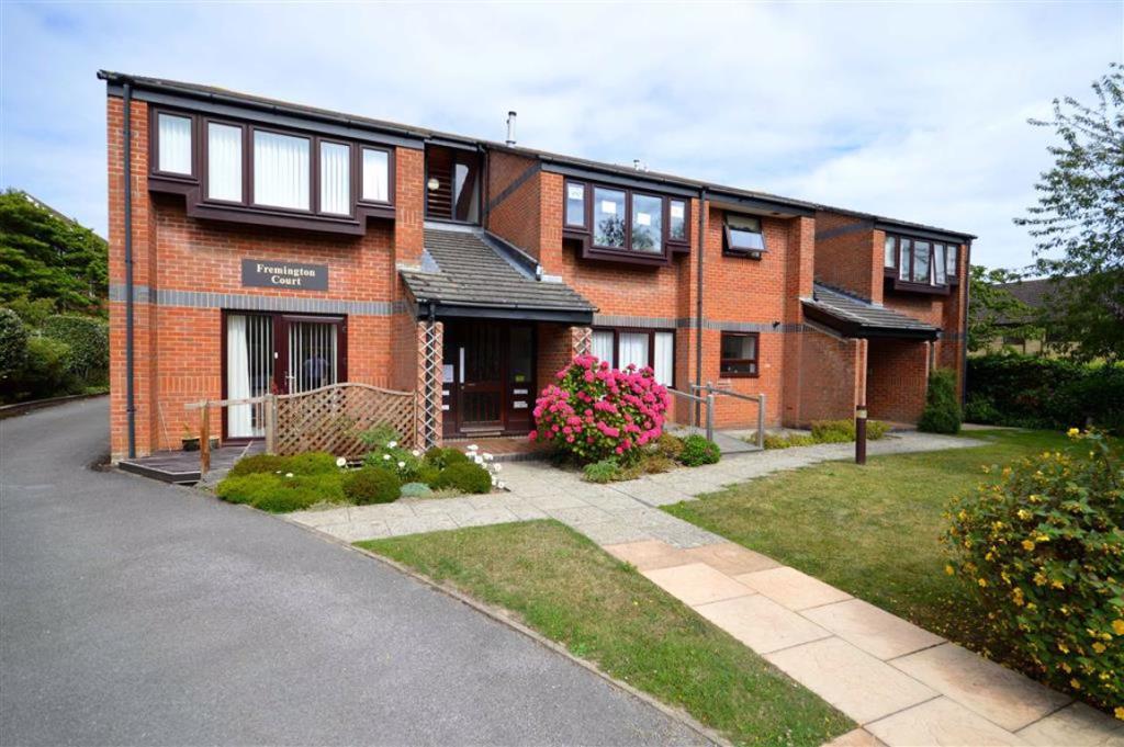 2 bedroom flat for sale in New Milton, BH25