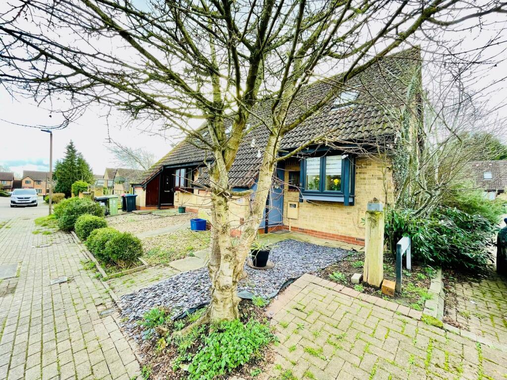 1 bedroom end of terrace house for sale in Upton Grove, Shenley Lodge