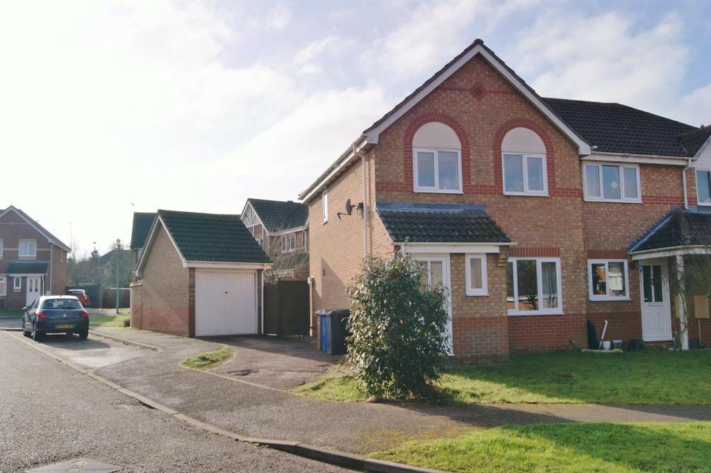 3 bedroom semi-detached house for rent in Calthorpe Close, Bury St. Edmunds, Suffolk, IP32