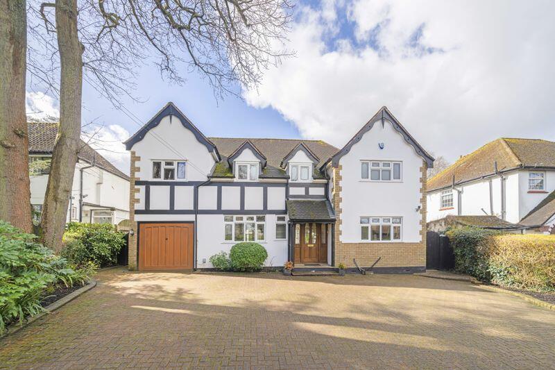 5 bedroom detached house for rent in The Meadway, Chelsfield Park, BR6