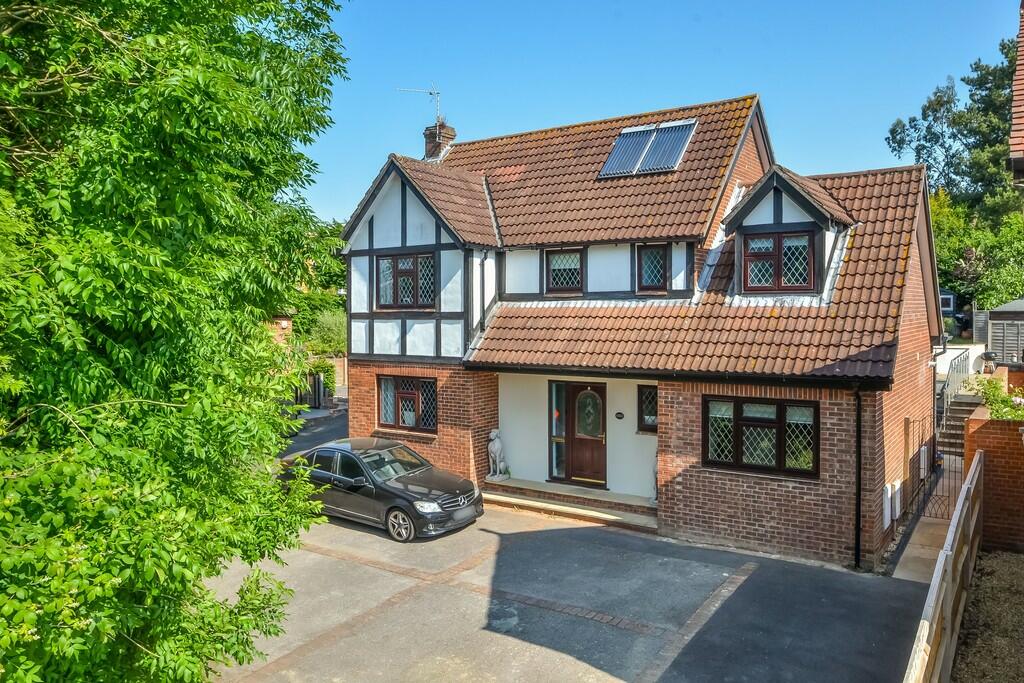 5 bedroom detached house for sale in Drayton, Hampshire, PO6