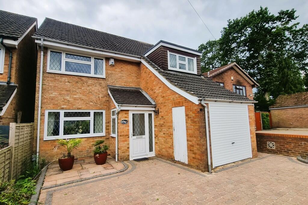 4 bedroom detached house for sale in Horndean, Hampshire, PO8