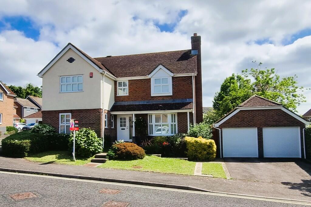 4 bedroom detached house for sale in Cosham, Hampshire, PO6