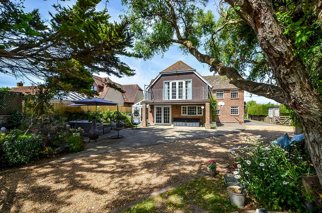 5 bedroom detached house for sale in Hayling Island, Hampshire, PO11