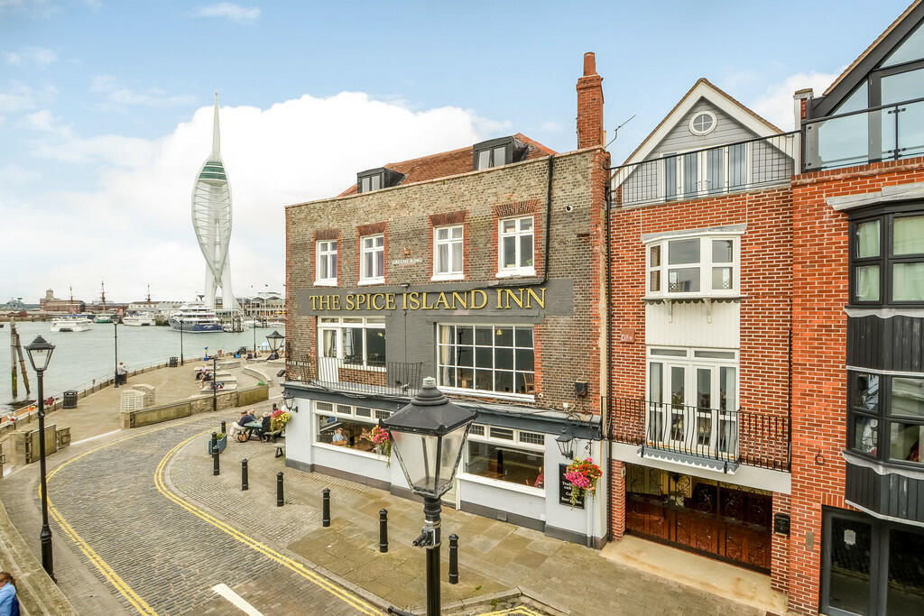 2 bedroom town house for sale in Old Portsmouth, Hampshire, PO1