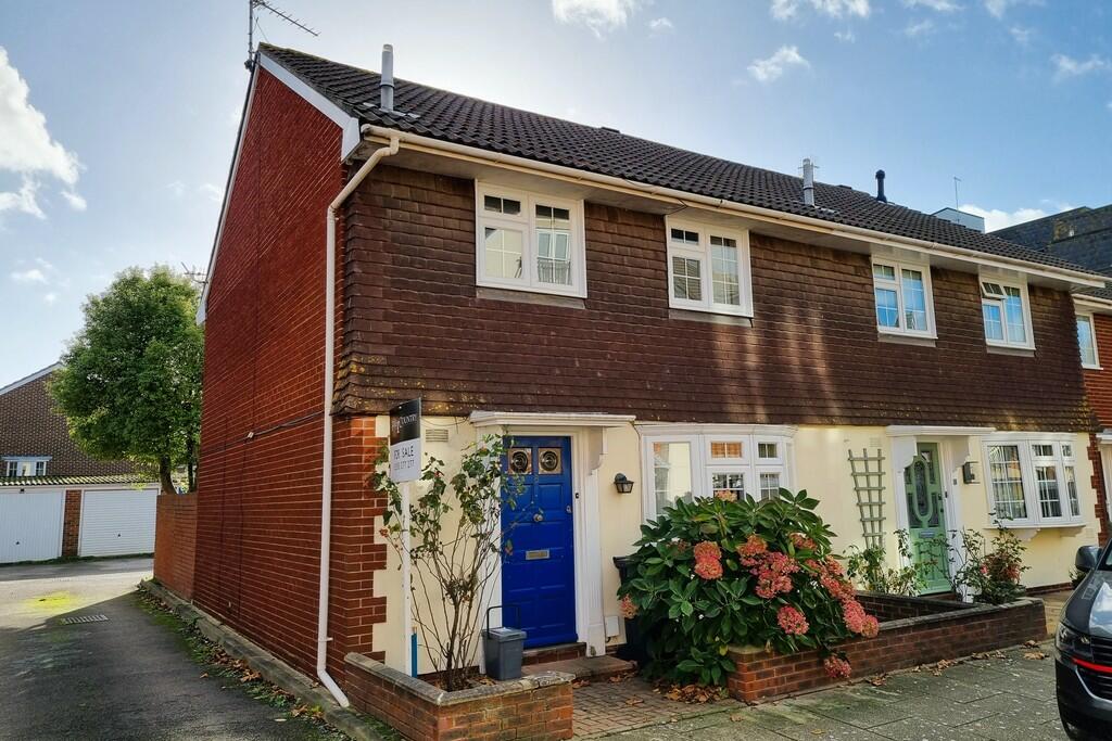 3 bedroom end of terrace house for sale in Old Portsmouth, Hampshire, PO1