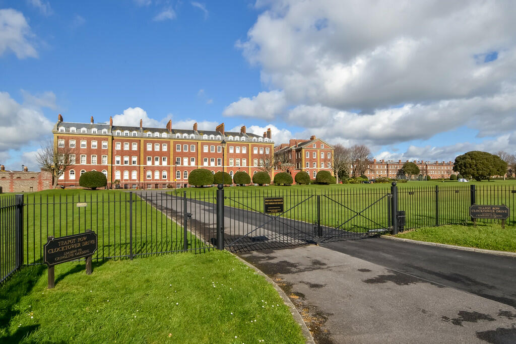 3 bedroom ground floor flat for sale in Southsea, Hampshire, PO4