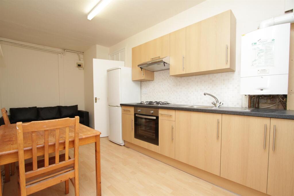 Main image of property: Finchley Lane, Hendon, London, NW4
