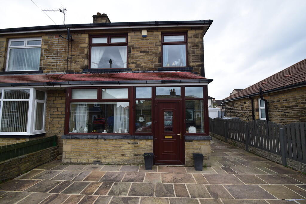 Main image of property: Wrose Mount, Shipley