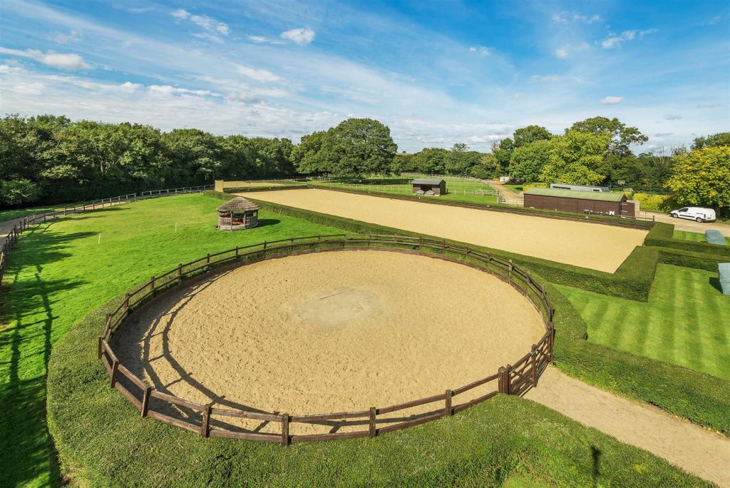 Equestrian facility for sale in Horsham, West Sussex, RH13