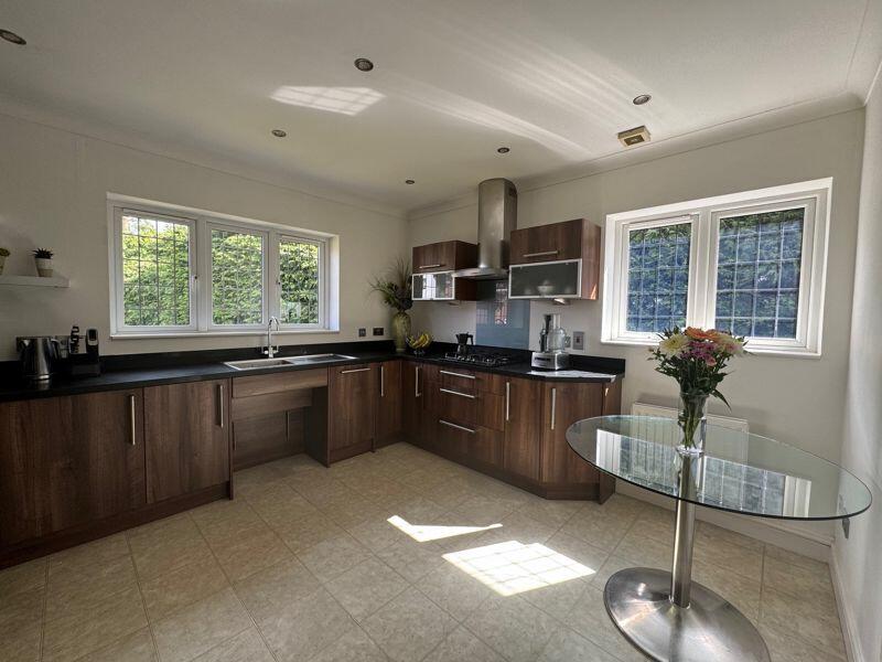 Additional property image - ALVESTON, BRISTOL