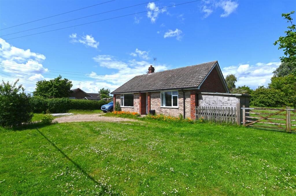 2 bedroom detached bungalow for sale in Cookley, Nr Halesworth, Suffolk