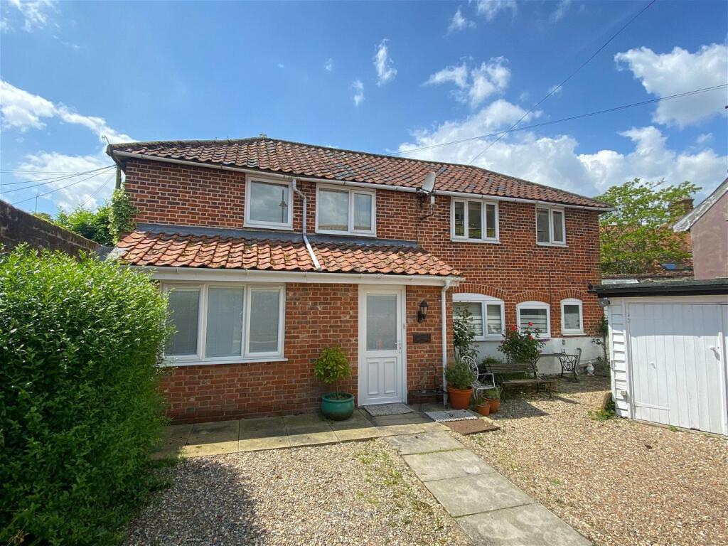 3 bedroom detached house for sale in Framlingham, Suffolk, IP13