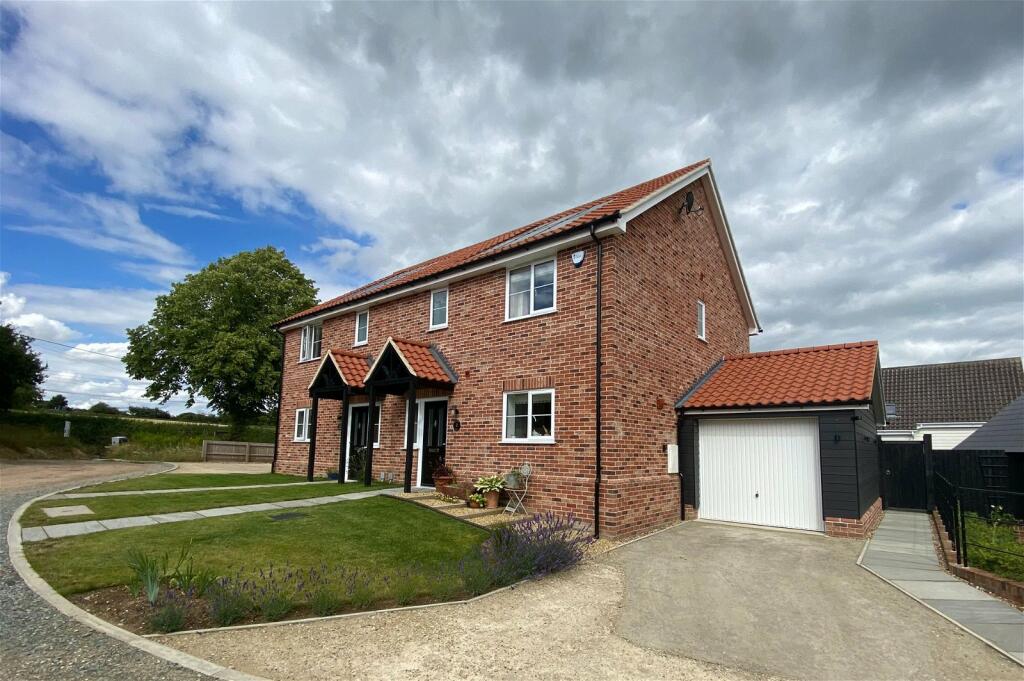 3 bedroom semidetached house for sale in Debenham, Suffolk, IP14