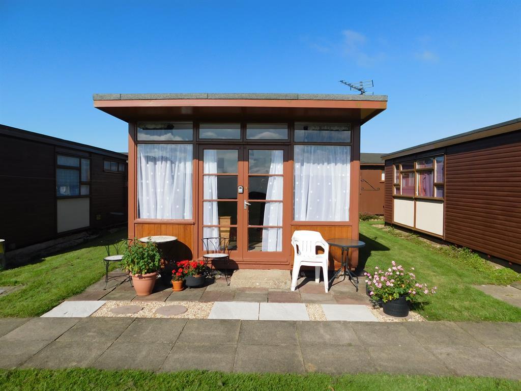 2 bedroom chalet for sale in Mablethorpe Chalet Park, Links Avenue
