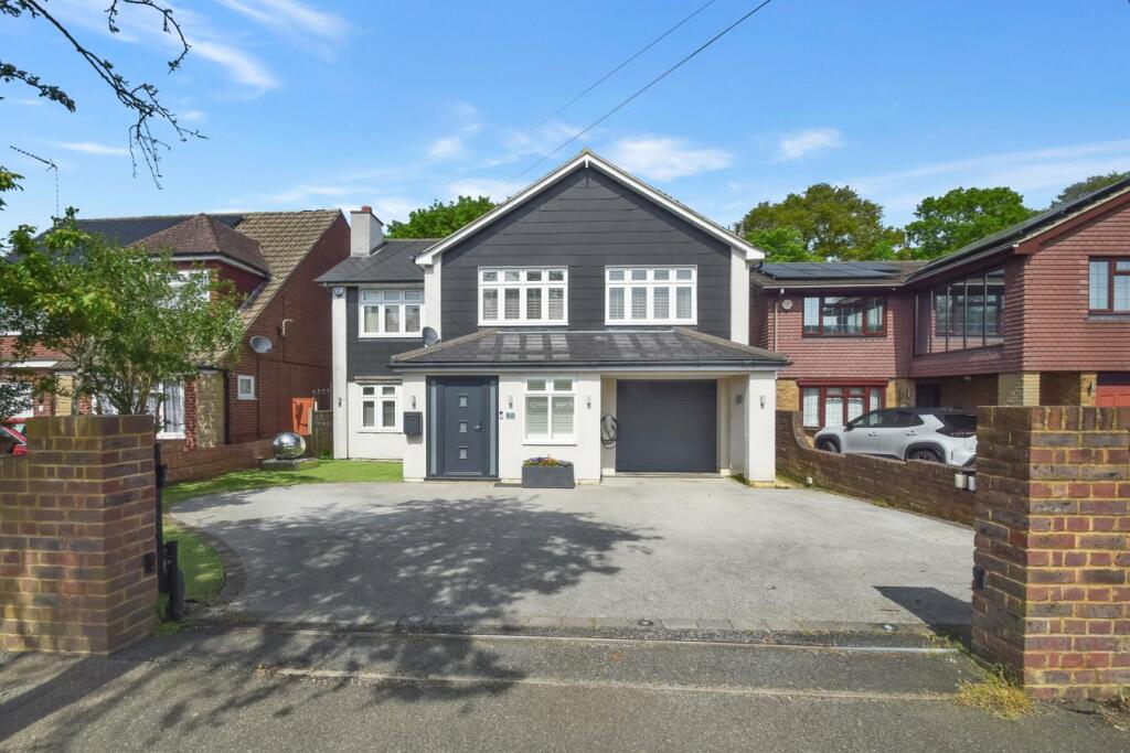 4 bedroom detached house for sale in Fairview Avenue, Wigmore