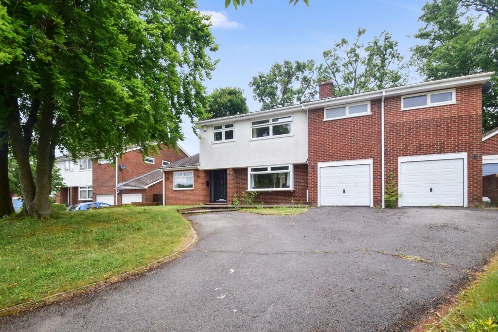 6 bedroom detached house for sale in Landor Court, Hempstead