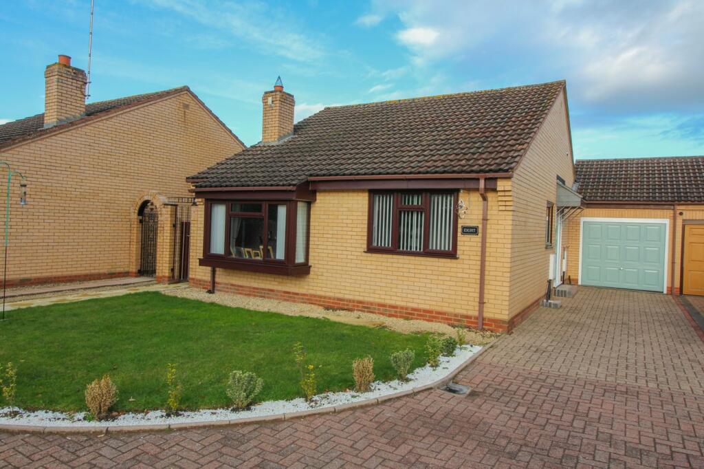 2 bedroom bungalow for sale in Hidcote Close, St Peters, Worcester, WR5