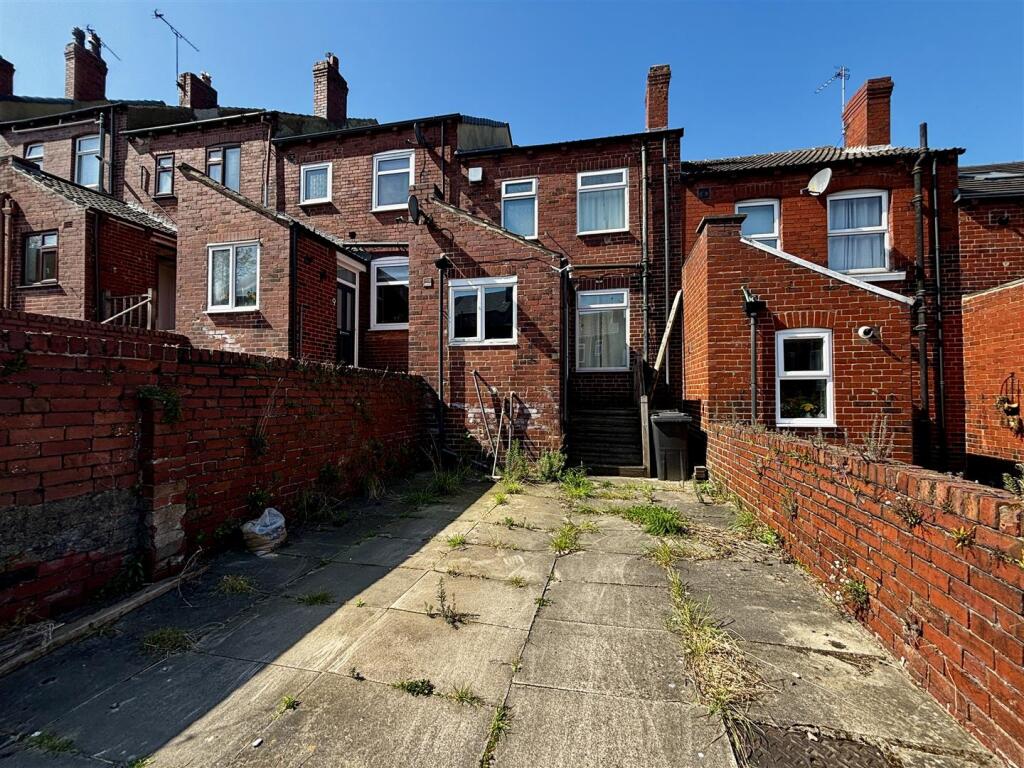 Main image of property: West View, Kippax, Leeds