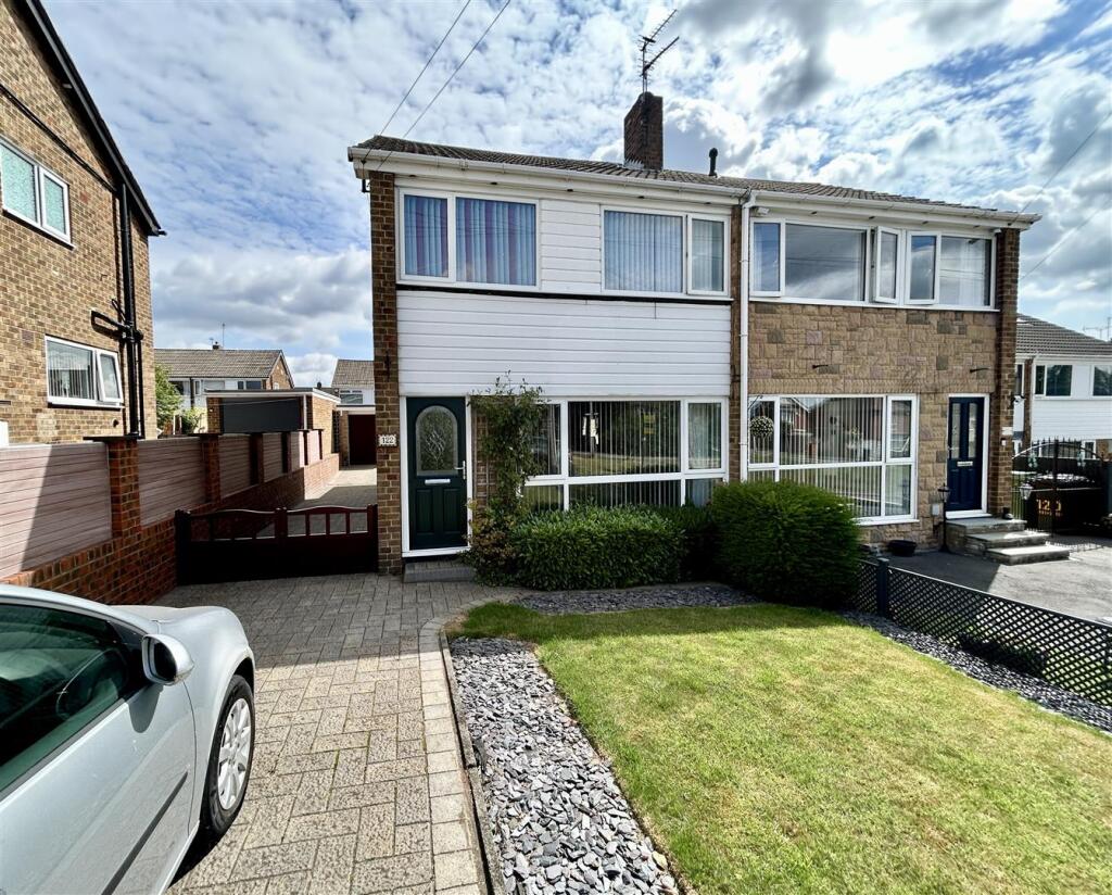 Main image of property: Leeds Road, Kippax