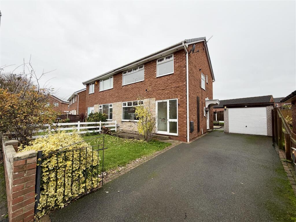 Main image of property: Ash Tree Grove, Kippax, Leeds