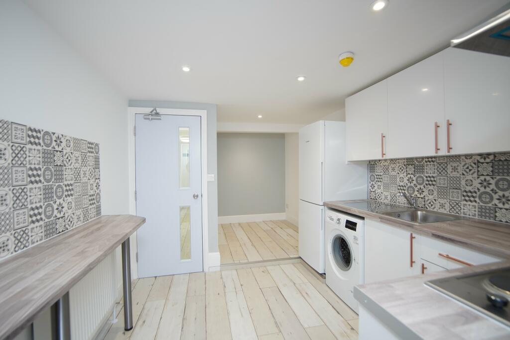 2 bedroom flat for rent in Cheltenham Road, Stokes Croft, Bristol, BS6