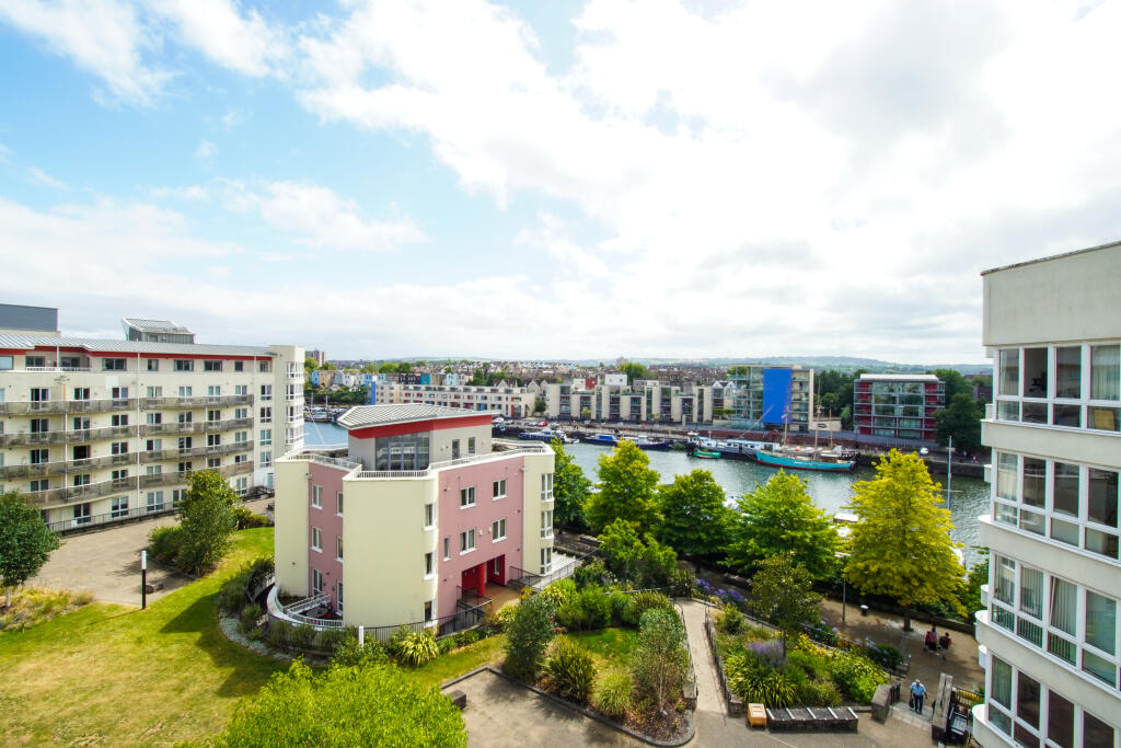 Main image of property: The Crescent, Hannover Quay