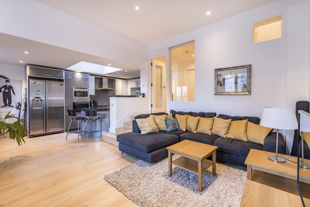 Main image of property: 92 The Chase, London London SW4