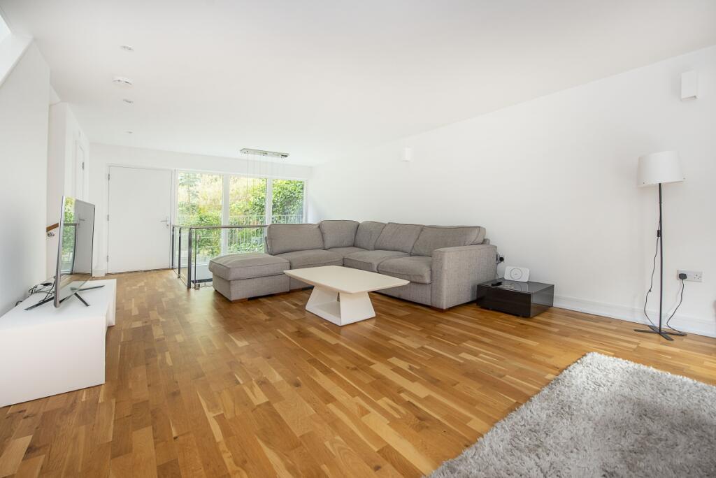 Main image of property: Kings Avenue London SW4