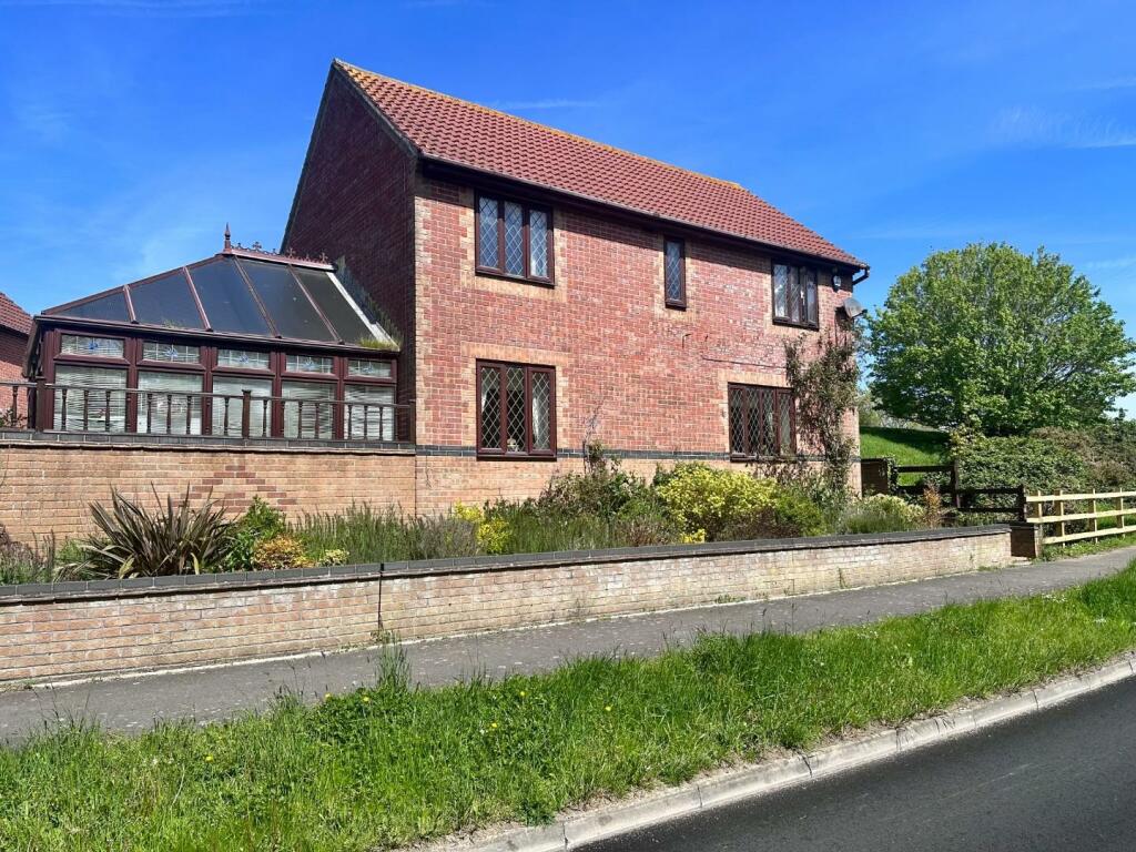 4 bedroom detached house for sale in Aldabrand Close, Chickerell