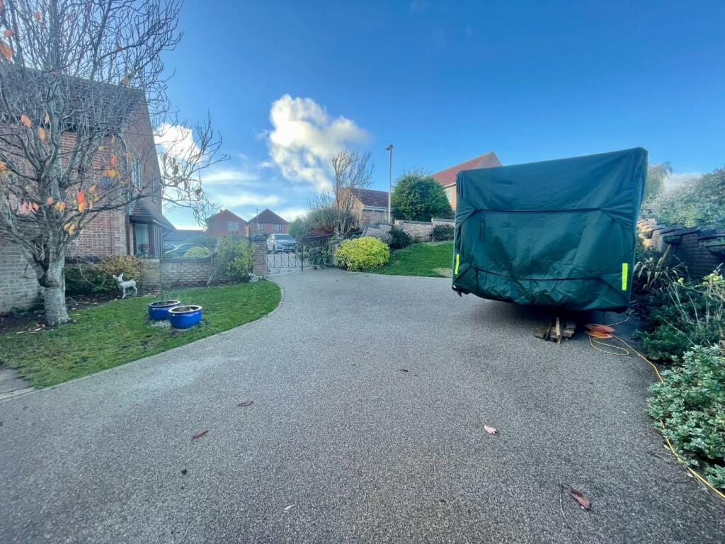 4 bedroom detached house for sale in Aldabrand Close, Chickerell