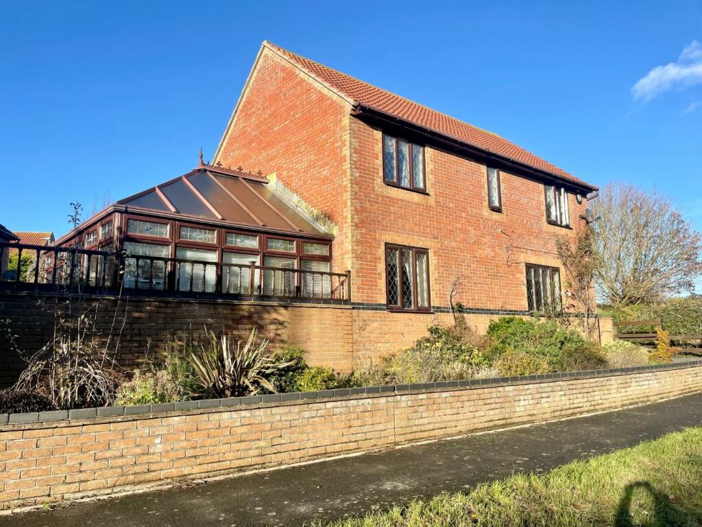 4 bedroom detached house for sale in Aldabrand Close, Chickerell