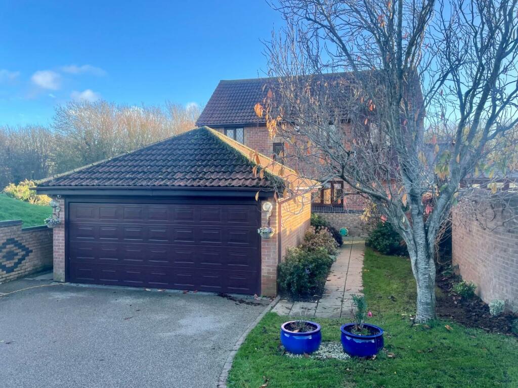 4 bedroom detached house for sale in Aldabrand Close, Chickerell