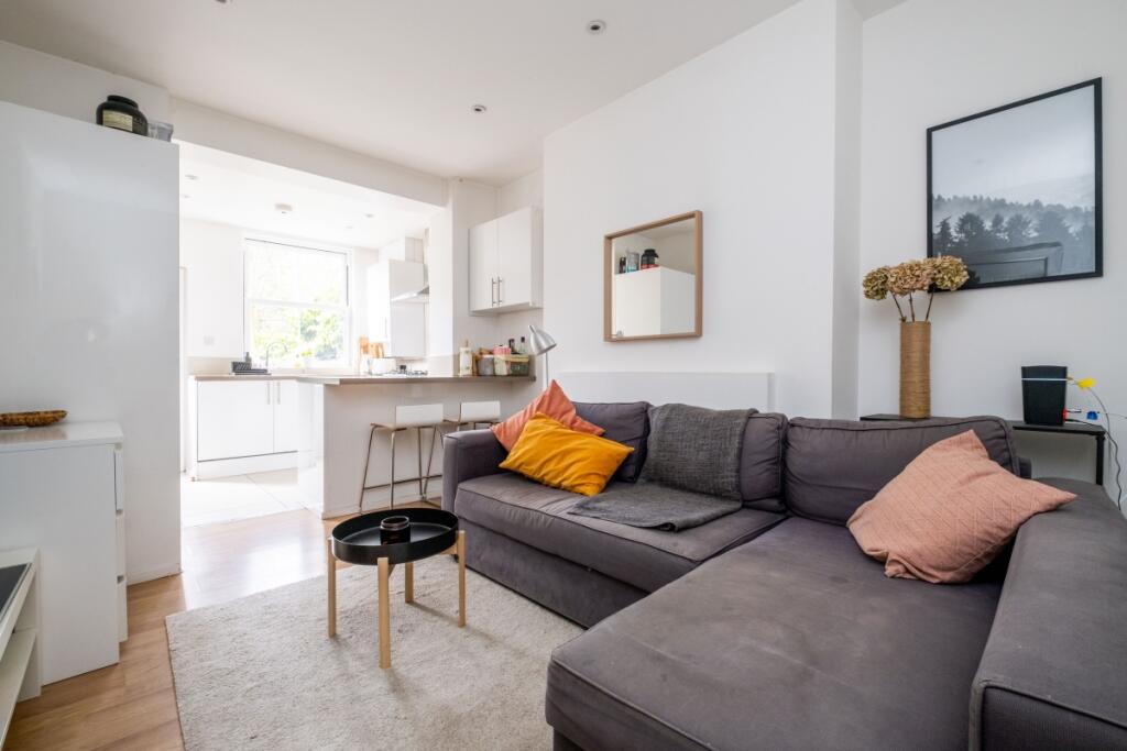 3 bedroom apartment for rent in Mildmay Road London N1