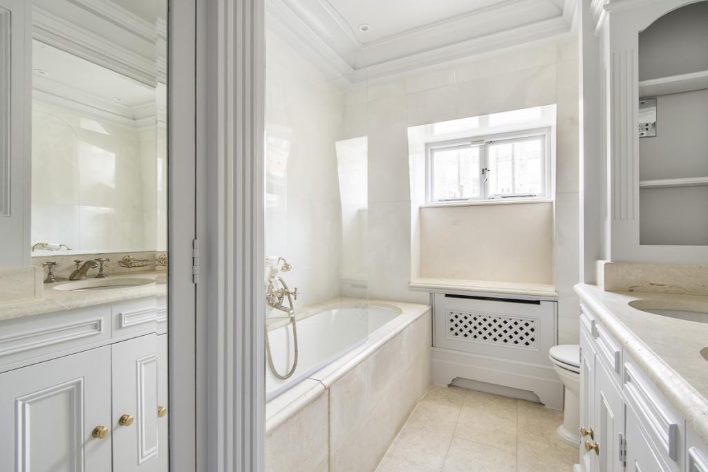 1 bedroom flat for rent in Ennismore Gardens, Knightsbridge SW7