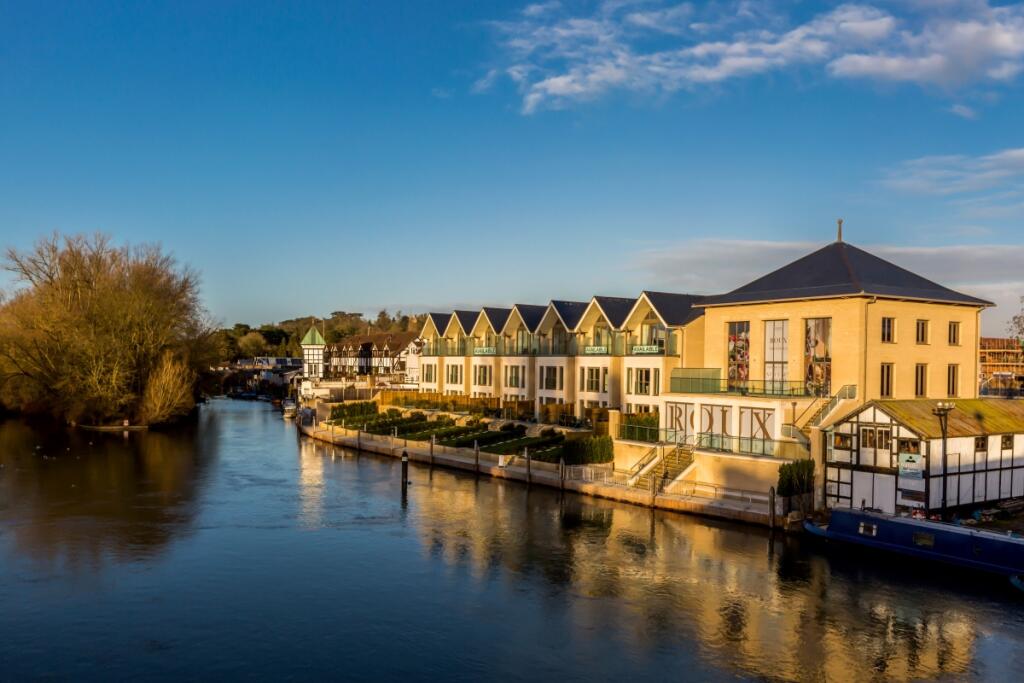 Main image of property: Pages Wharf Mill Lane SL6