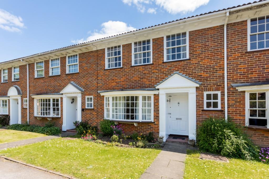 3 bedroom terraced house for rent in Castle Mews Maidenhead SL6