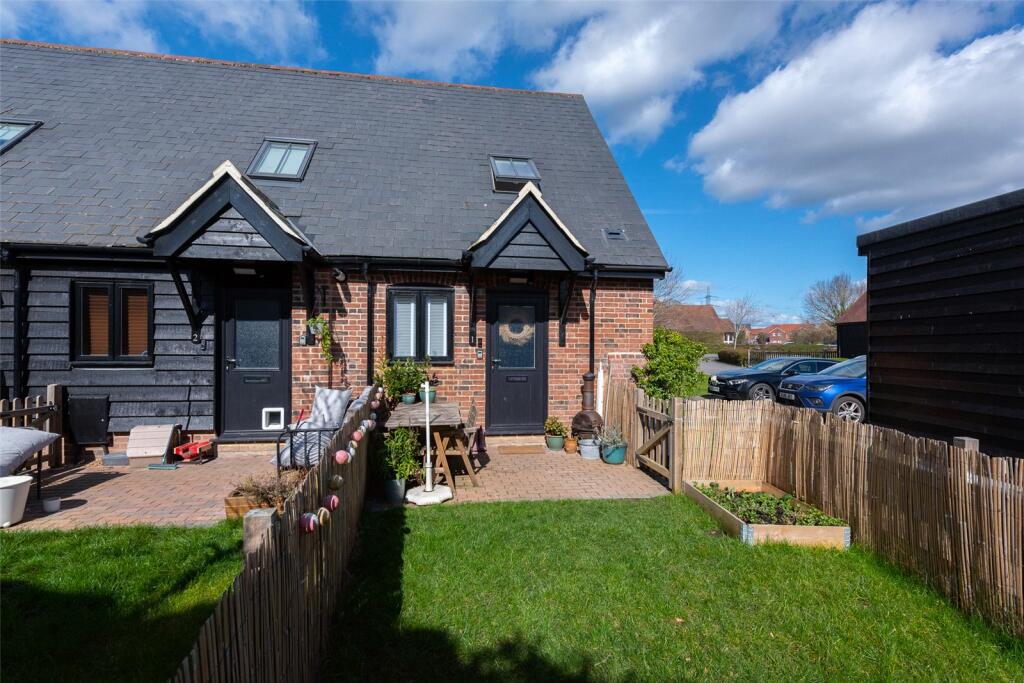 2 bedroom terraced house for sale in Minchens Lane, Bramley, Tadley