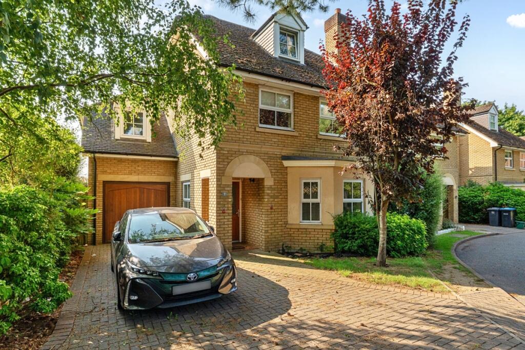 Main image of property: London Road, Englefield Green TW20