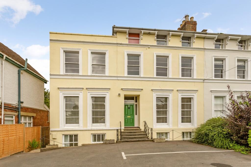 2 bedroom apartment for rent in Old Bath Road Cheltenham GL53