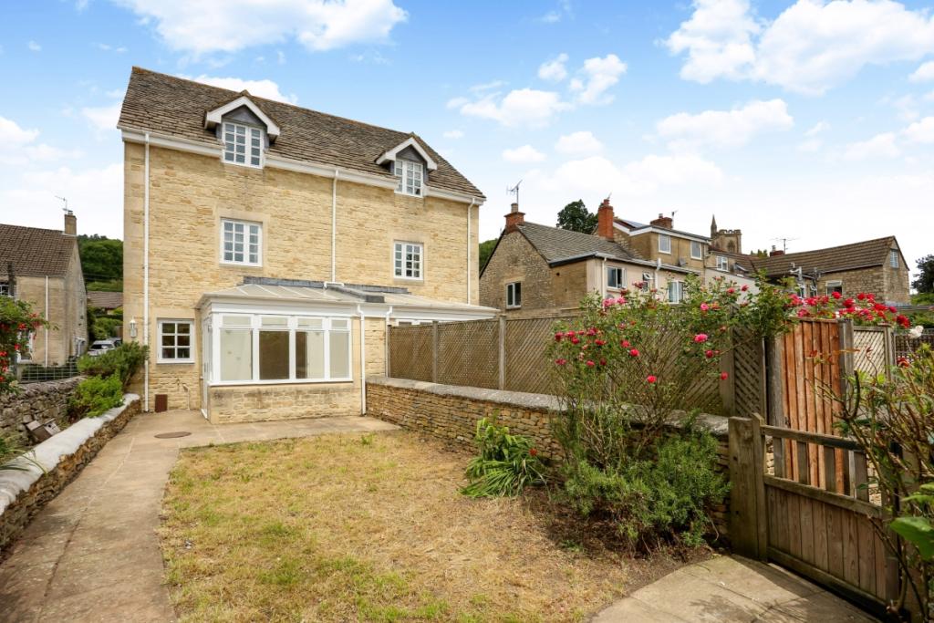 4 bedroom town house for rent in The Street Dursley GL11